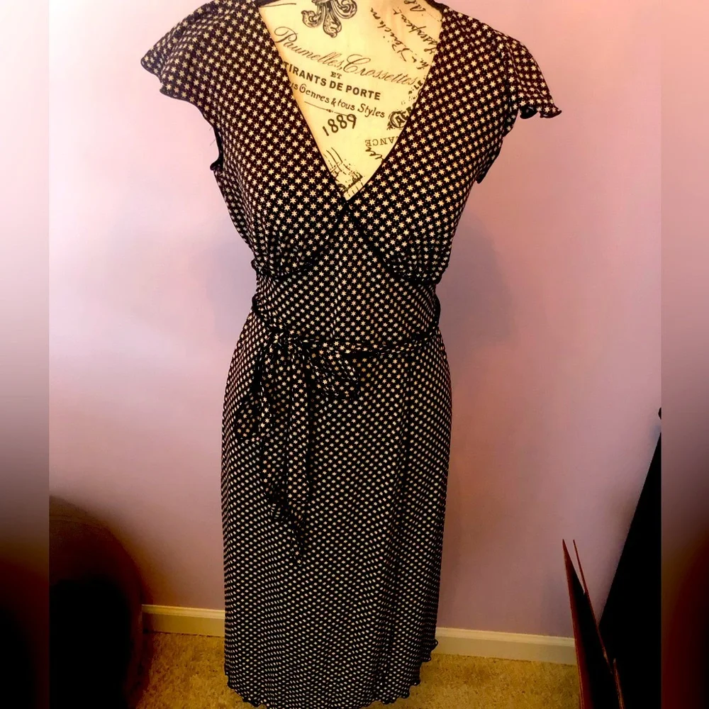 Max Studio ladies medium dress runs small. Tag is faded. Stretchy - Picture 1 of 11
